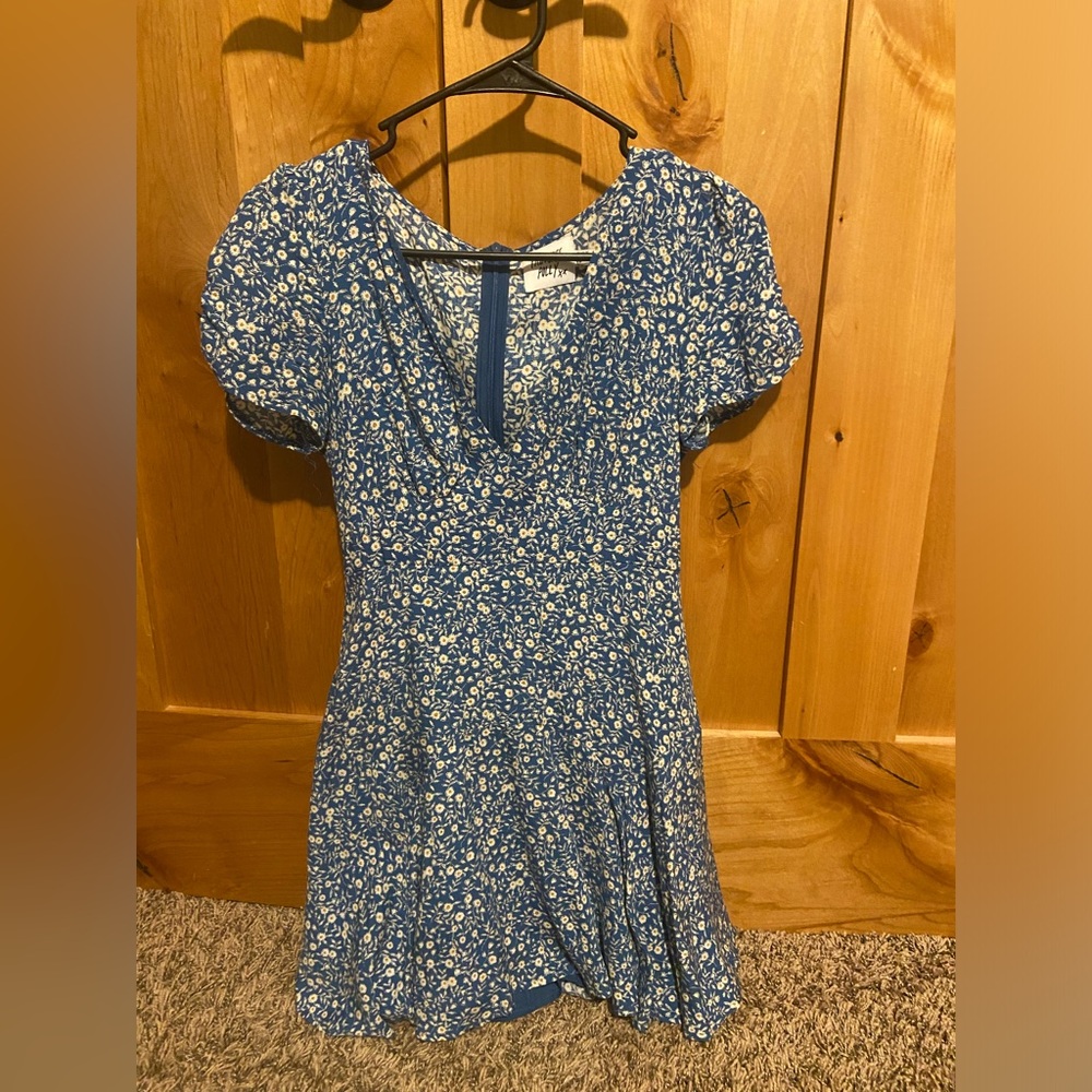 Princess Polly Mini summer dress. Blue with little flowers, size 2